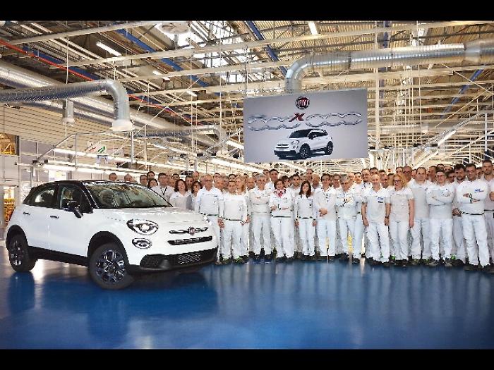 A Melfi prodotta 500millesima Fiat 500X