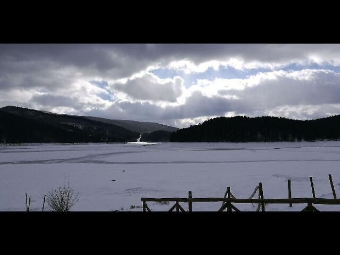 In Sila ghiacciato il lago Arvo