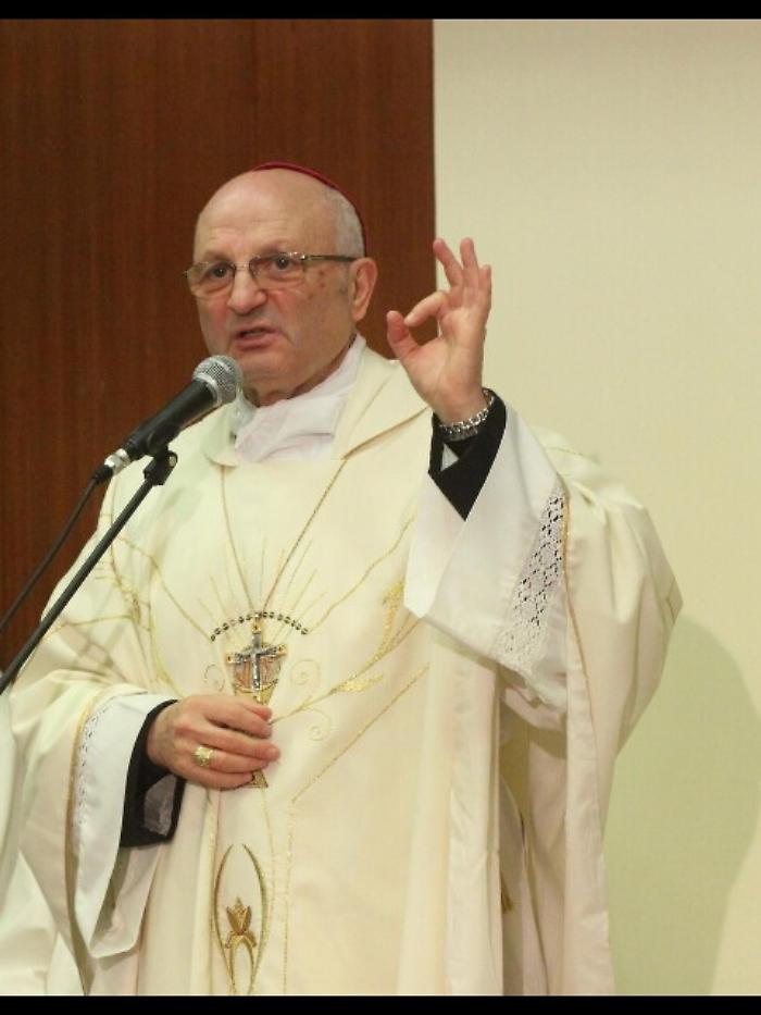 Malati a terra:vescovo,colpa istituzioni