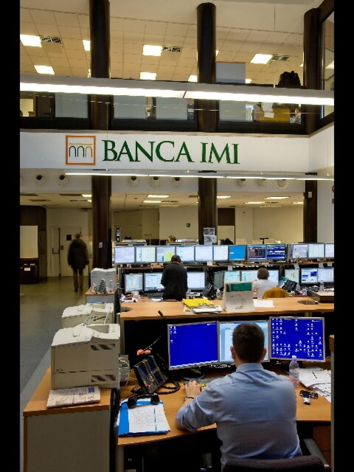 Utile annuo Banca Imi sale a 742 milioni