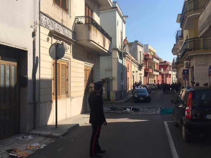 Cade impalcatura, muore operaio 56enne