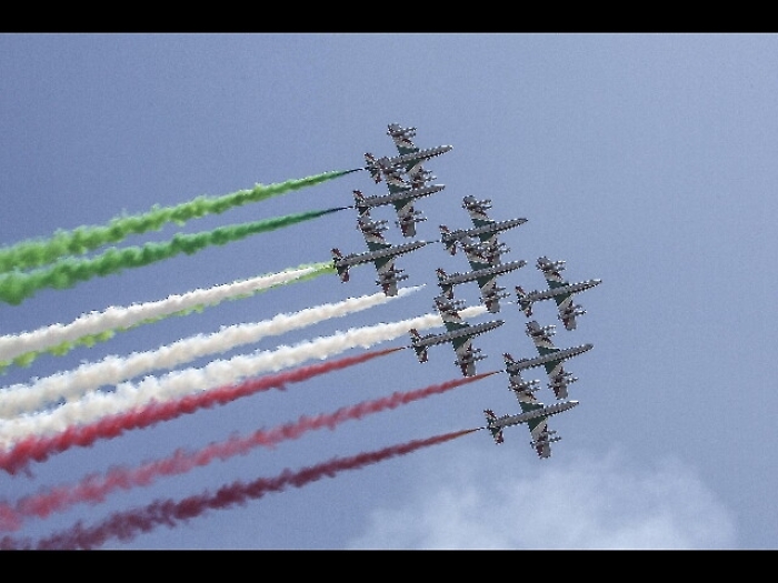 Palermo domenicacon  il naso all'ins&ugrave;: nel cielo del Foro Italicole Frecce Tricolori