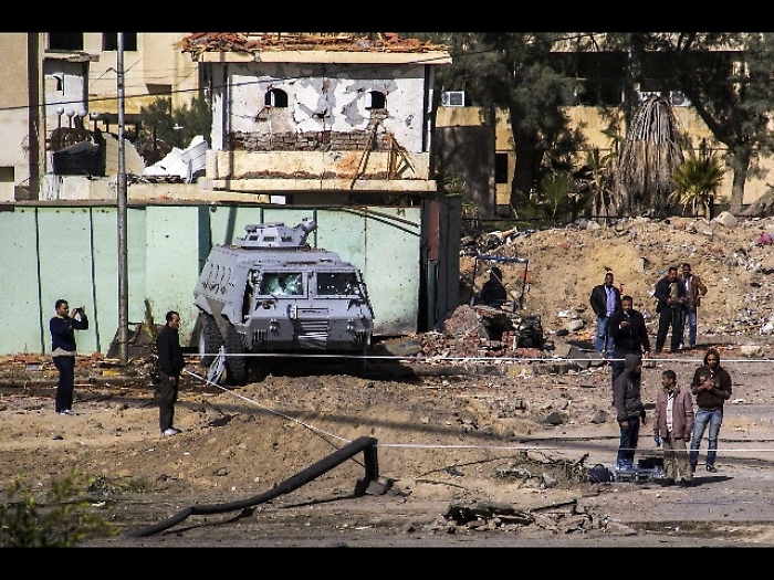 Egitto: auto contro checkpoint, vittime