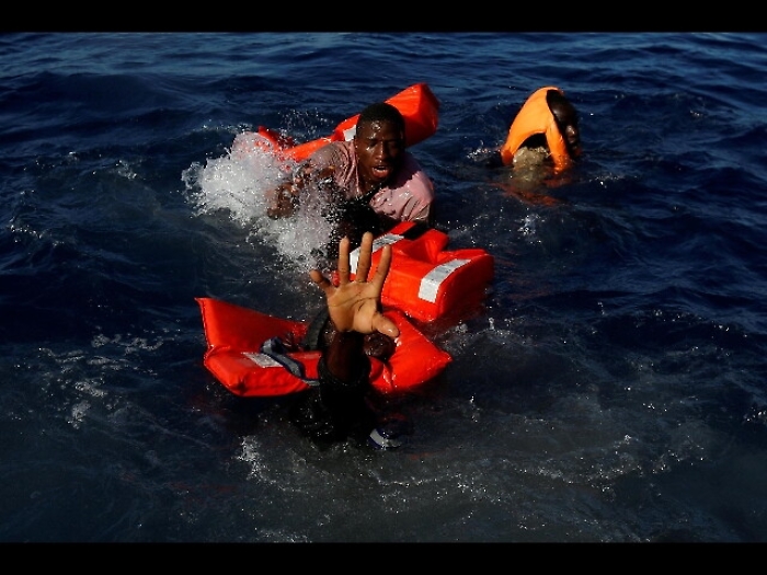 Saviano, ecco In mare non esistono taxi