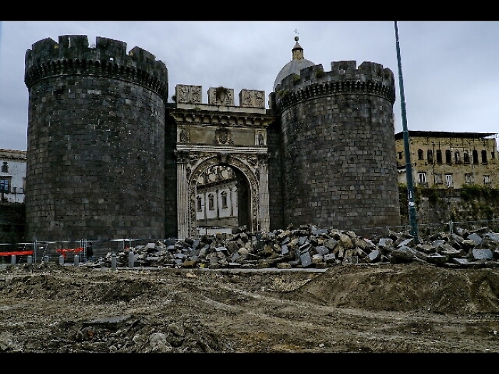 Chiuso per racket:Comune,riaprir&agrave; luned&igrave;