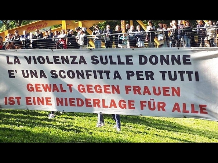 Stupro 15enne, bolzanini manifestano