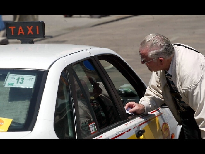 Milano,guardie mediche in visita in taxi