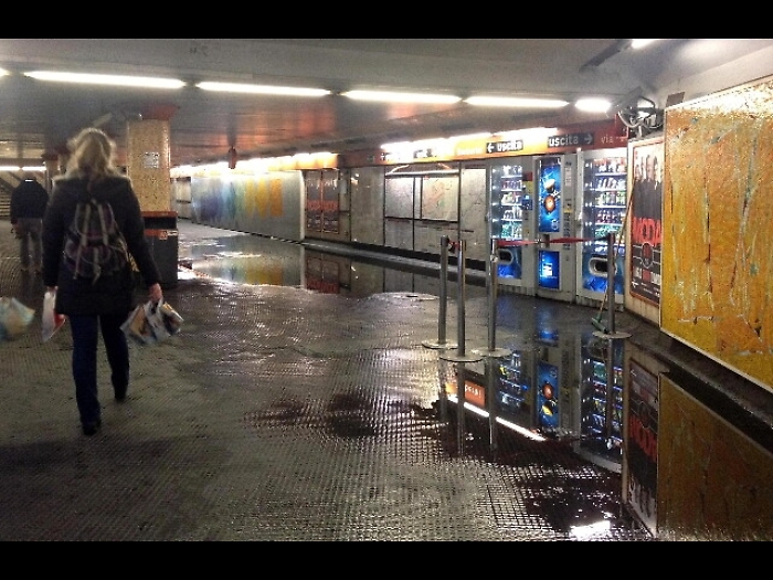 Maltempo: allagata stazione metro a Roma