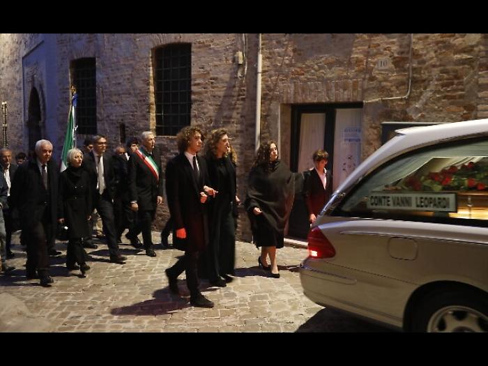Recanati, ultimo saluto a Vanni Leopardi