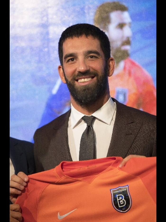 2 anni al turco ex Barcellona Arda Turan
