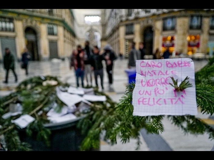 Rubato e ritrovato albero Natale Napoli