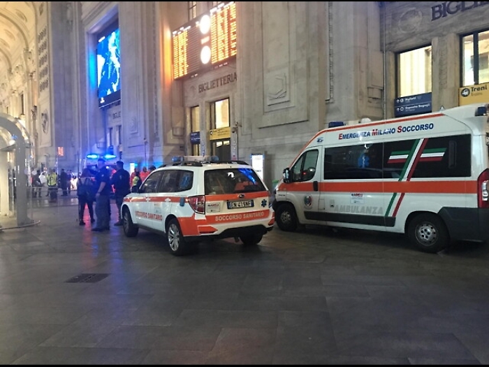 Militari e agente feriti,due in ospedale