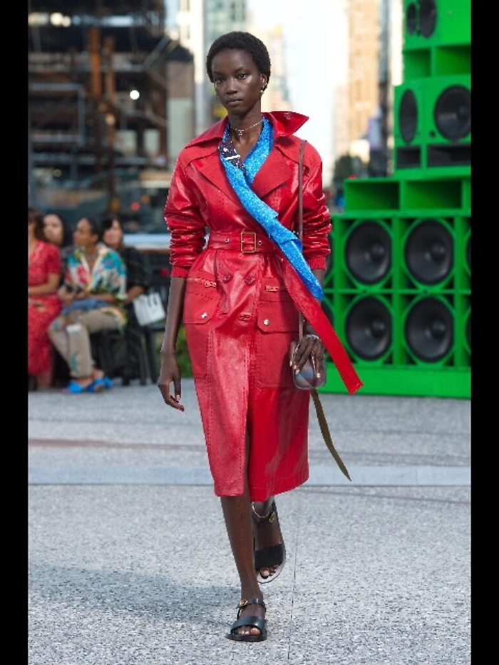 Coach, inno a NY con i colori