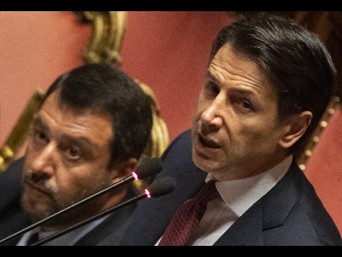 Dimissioni Conte breaking news nel mondo