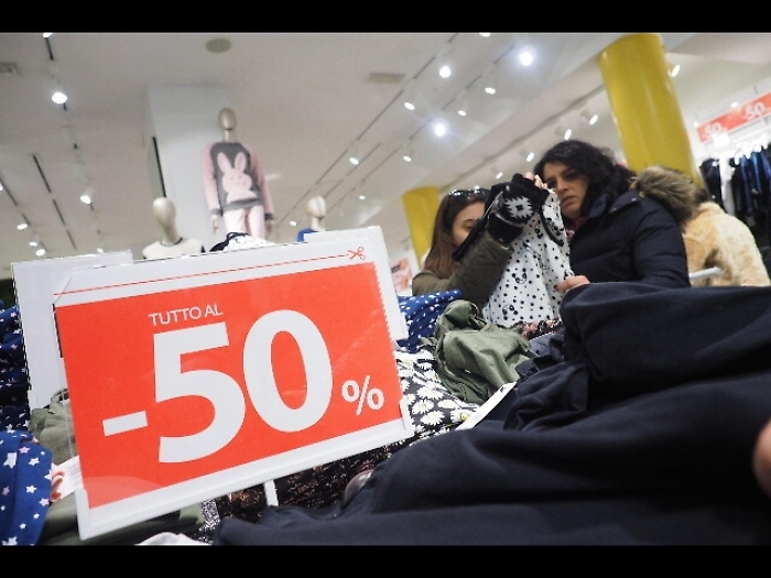 Saldi: Confesercenti, avvio stabile