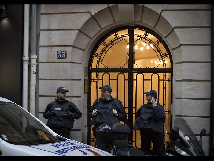 Louvre: l'assalitore non risponde