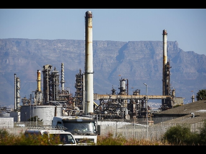 Petrolio: a Ny balzo 5,7% a 53,59 dlr