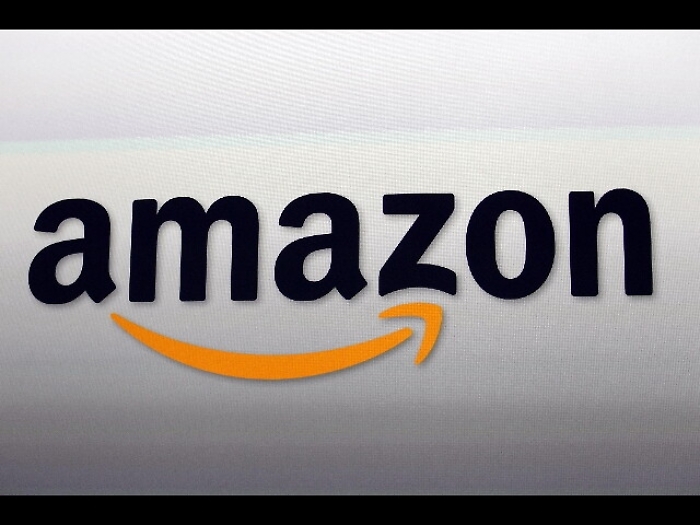 Amazon regina del web, cresce cinese JD