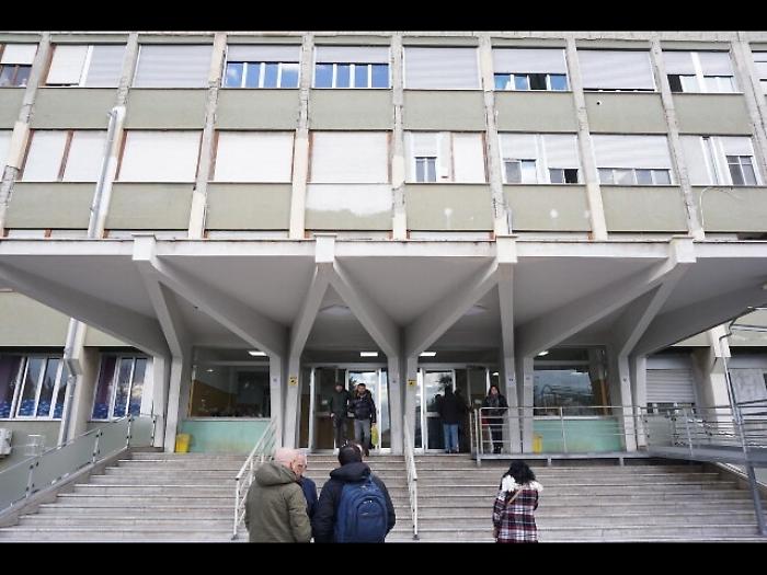 Malati a terra, sospesi dirigenti