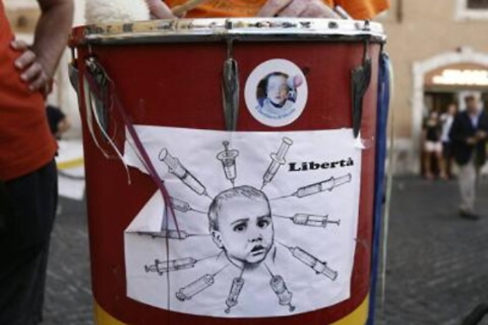 Vaccini: oggi l'untore &egrave; l'ignoranza, primario scrive a pazienti