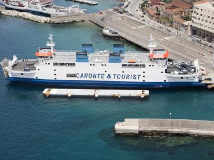 Niente contratto, luned&igrave; sciopero dei lavori della Caronte &amp; Tourist che opera sullo Stretto di Messina
