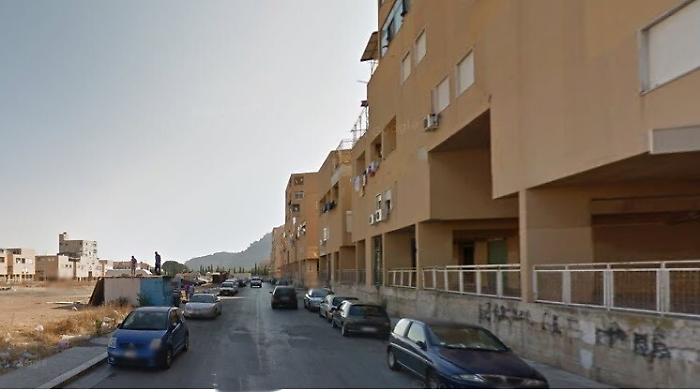Ancora spari allo Zen di Palermo: colpi contro la casa di un uomo ai domiciliari, un ferito in ospedale