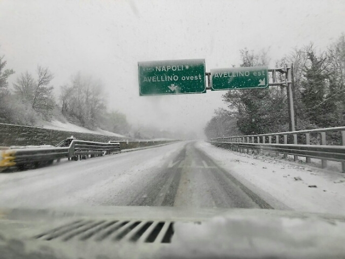 Maltempo: chiusura temporanea per la A16