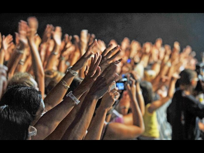 Bruciore occhi, chiuso concerto a Roma