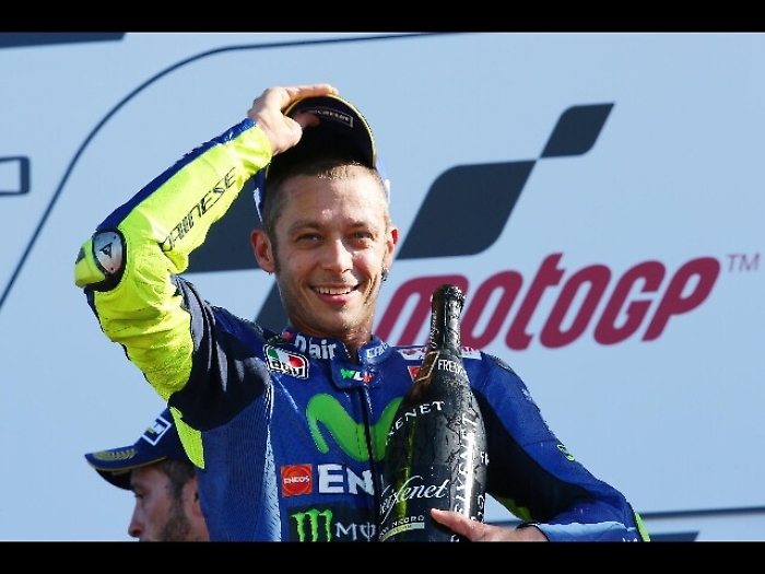 Valentino Rossi operato nella notte