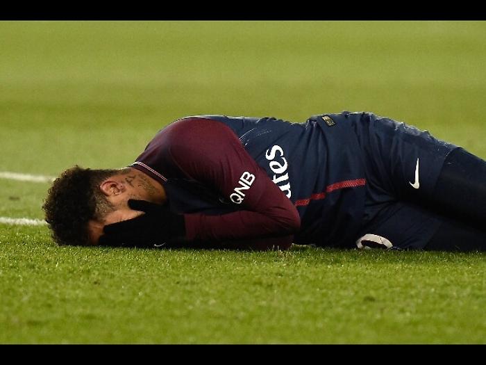 PSG: Neymar dovr&agrave; stare fuori due mesi