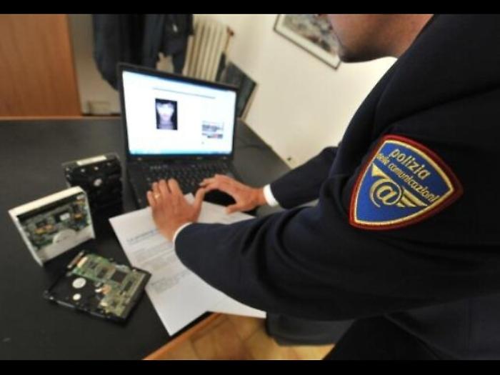 Spycam in bagno liceo,arrestato studente