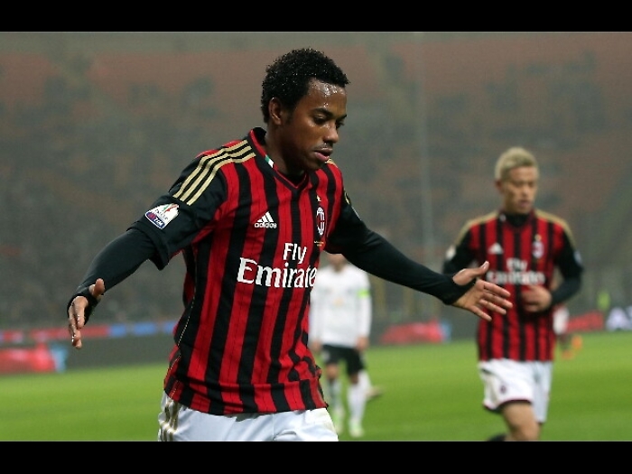 Violenza sessuale, 9 anni a Robinho