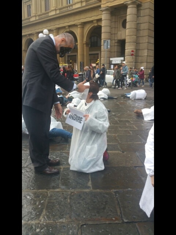 Flash mob precari ricerca,non uccideteci