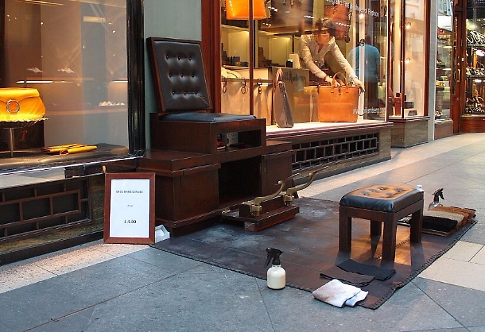 A Palermo lustrascarpe con laurea