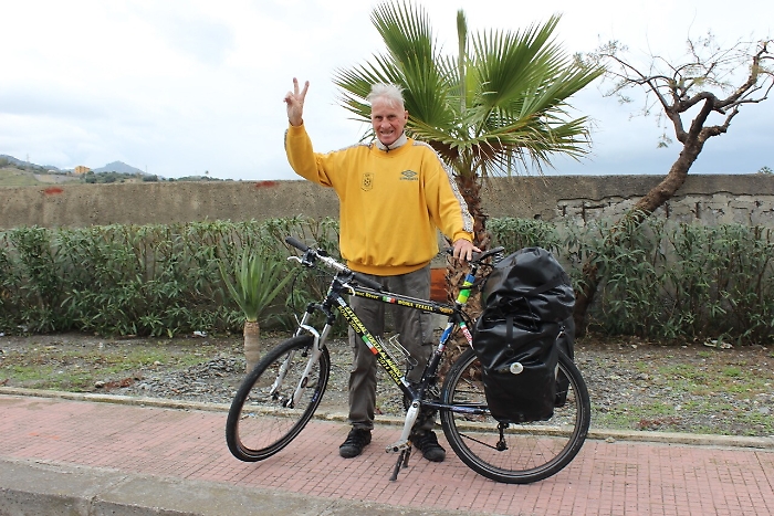 Il giramondo 80enne partito dalla Polonia fa tappa nel Ragusano