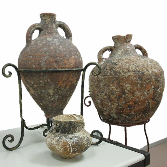 Agrigento, dentro la casa sequestrata a Burgio anche reperti archeologici