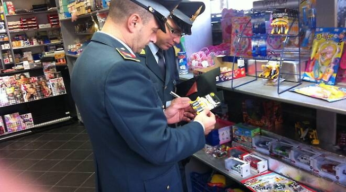 Gdf sequestra 2.000 prodotti pericolosi a Leonforte e Regalbuto