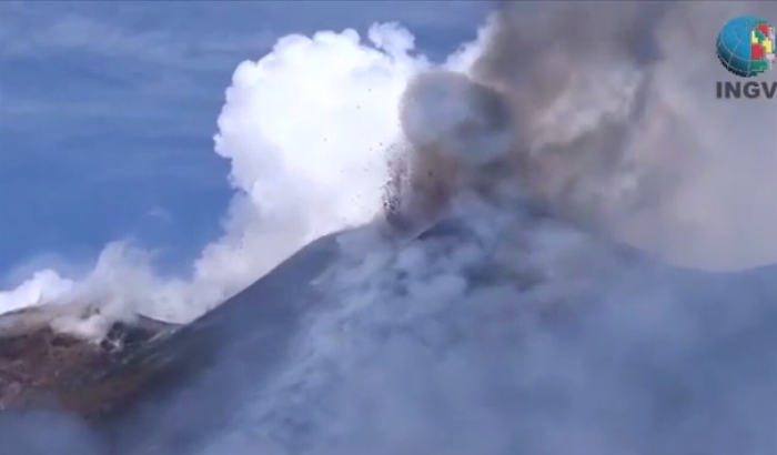 Etna, dieci turisti feriti dopo un'esplosione di lava