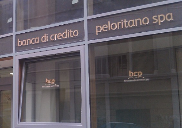 Rapina in banca a Barcellona Pozzo di Gotto: i ladri portano via 300 mila euro