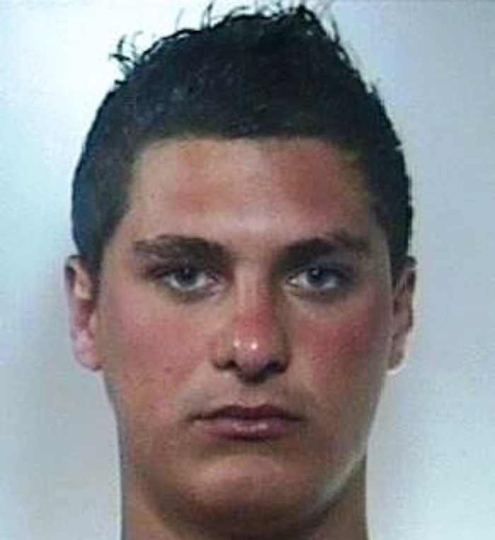 Carabinieri si fingono clienti per acquistare droga e arrestano pusher a Librino