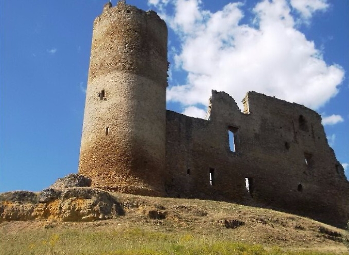 Mazzarino, writers imbrattano castello medievale, cinque denunciati