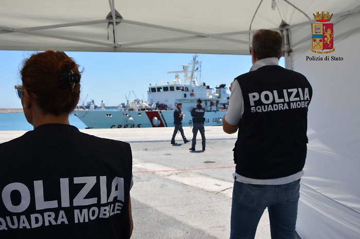 Pozzallo, fermati quattro scafisti, uno ha soltanto 15 anni