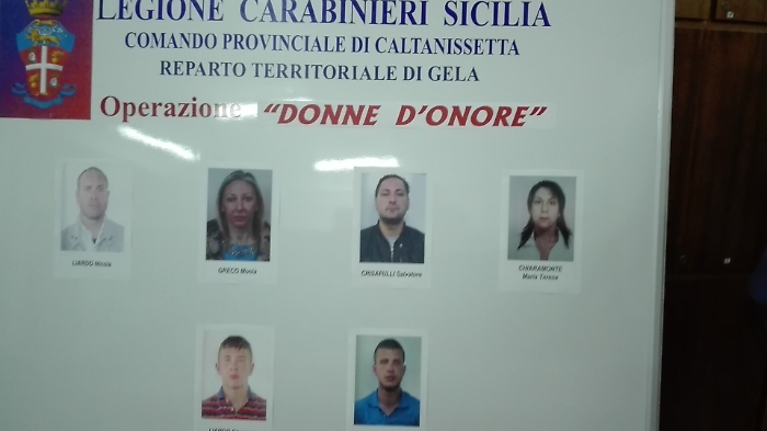Donne di mariti carcerati a Gela gestivano estorsioni e droga: 6 arresti