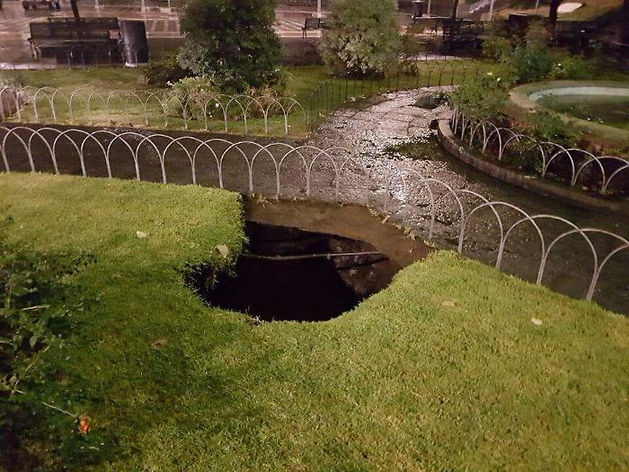 Nella notte bombe d'acqua nel Catanese: nuova voragine a Valverde