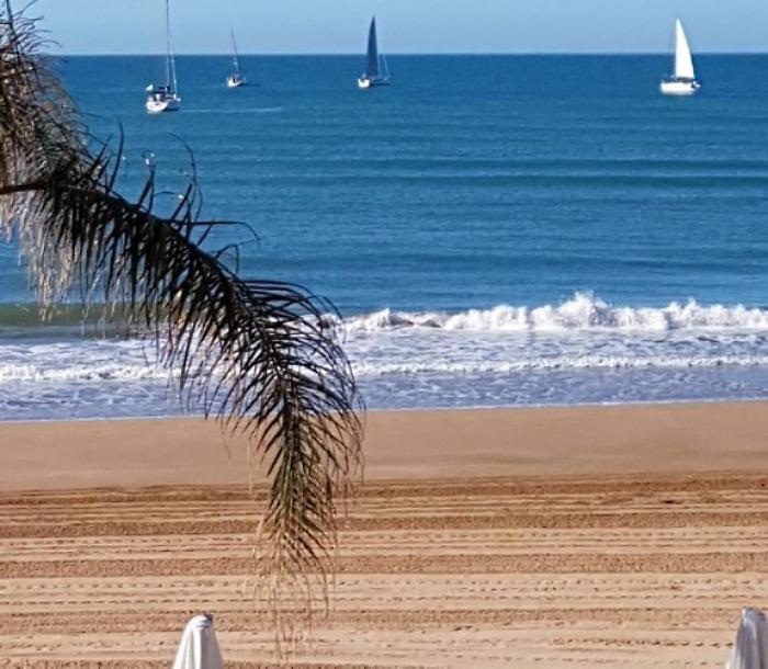 Marina di Ragusa, un plauso a chi tiene pulita la spiaggia: ma che resti sempre cos&igrave;