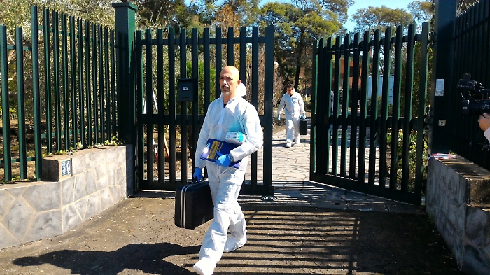 Ucciso e gettato nel tombino dal figliastro con un amico: due fermi a Pedara