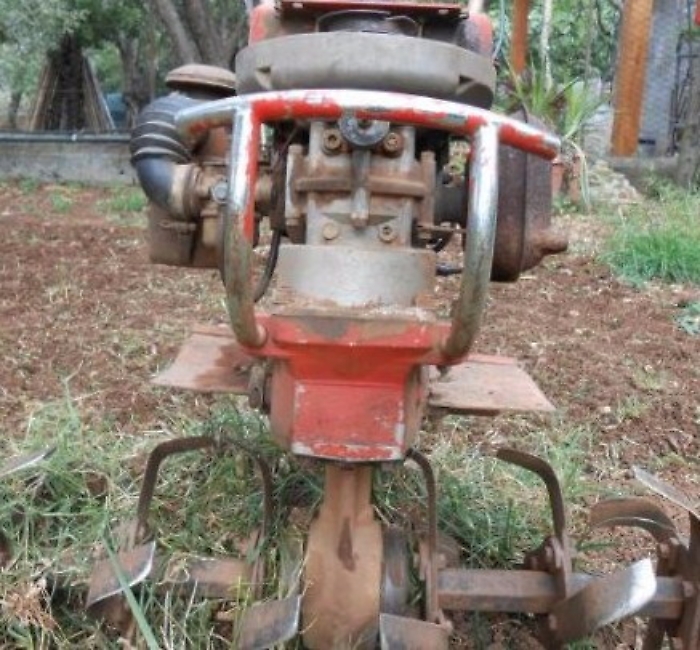 Ragazzo di 16 anni resta ferito mentre ara terreno con motozappa