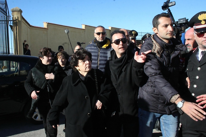 Salma Riina tumulata nel cimitero di Corleone, dopo aver ricevuto benedizione