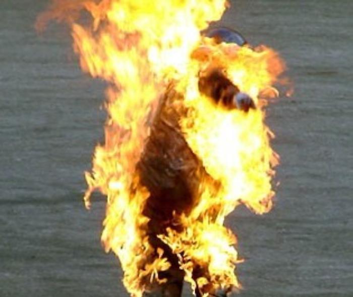 Giovane uomo si d&agrave; fuoco a Librino: &egrave; grave