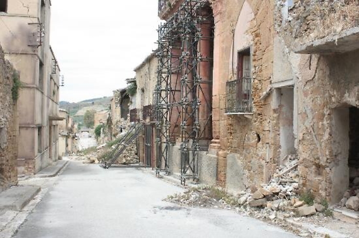 Terremoto Belice, l'antica Poggioreale citt&agrave; fantasma diventa set